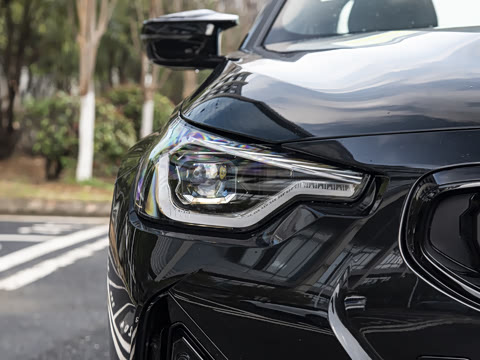 2026�� M240i xDrive