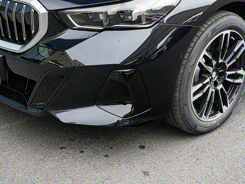 2026�� 530Li ������ M�˶���װ