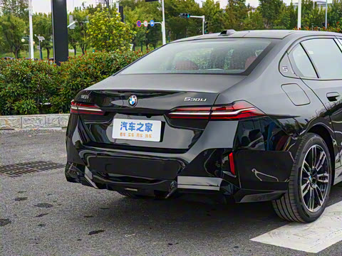 2026�� 530Li ������ M�˶���װ