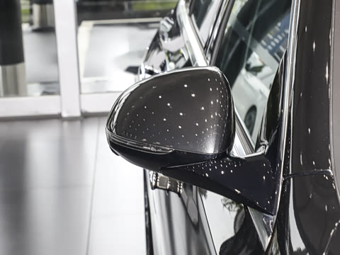 2025�� �Ŀ� E 300 L ������