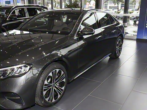 2025�� �Ŀ� E 300 L ������