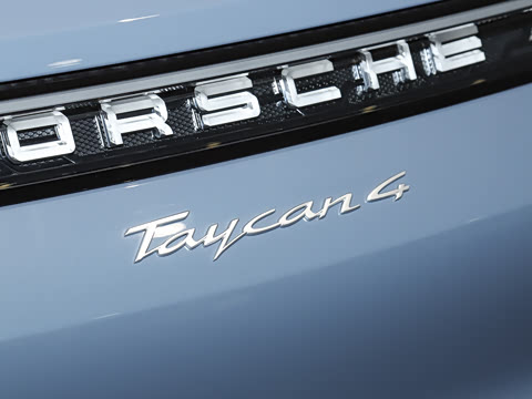 2026�� Taycan 4 Cross Turismo