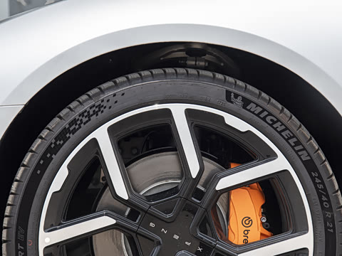 2025�� 702 ������ Ultra