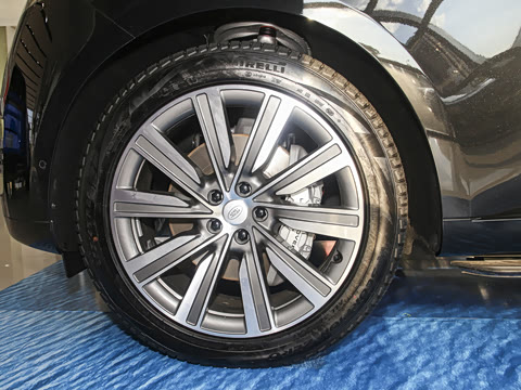 2025�� 3.0 L6 400PS �����ӳ���