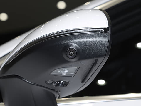 2026�� GLC 260 L 4MATIC ������