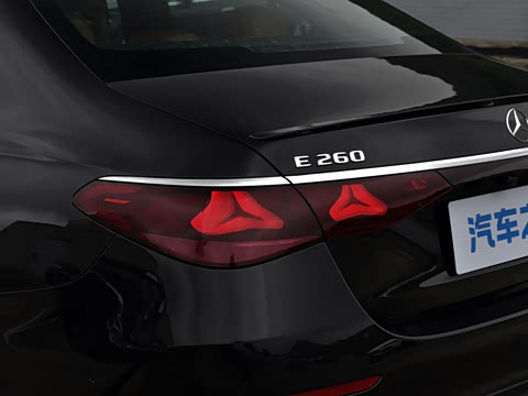 2026�� �Ŀ� E 260 �˶���