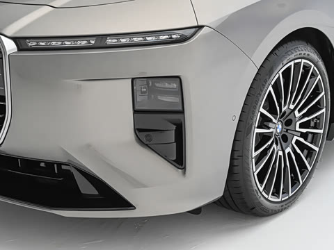 2027�� 740L �����