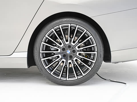 2027�� 740L �����