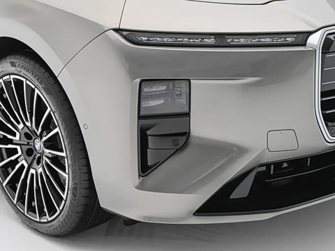 2027�� 740L �����