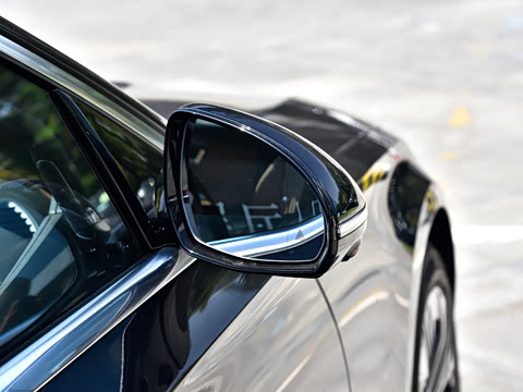 2026�� �Ŀ� E 300 L ������