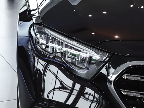 2026�� �Ŀ� E 300 L ������