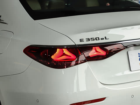 2024�� E 350 e L ���ʽ��϶����γ�