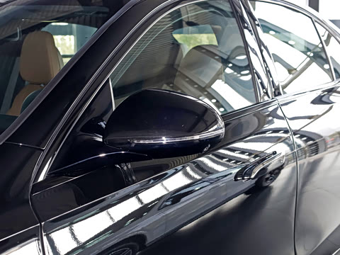 2026�� E 300 �������˶���