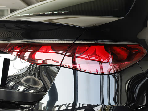 2026�� E 300 �������˶���