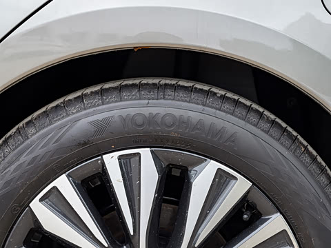 2025�� 2.0L XL-TLS ������