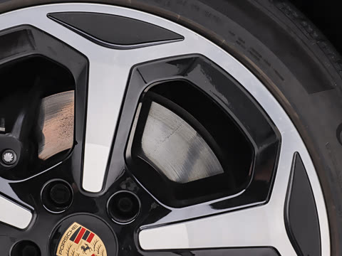 2026�� Taycan 4 Cross Turismo