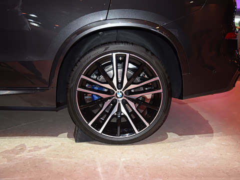 2025�� xDrive 40Li ������M�˶���ҹ��װ