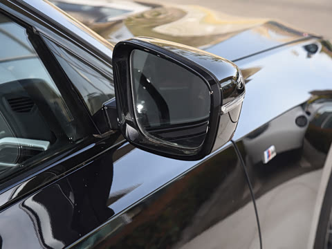 2026�� 330Li ������ M�˶���ҹ��װ