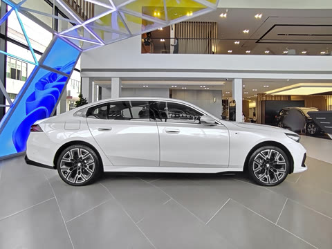 2026�� xDrive 50L M�˶���װ