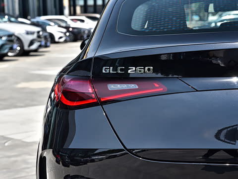 2026�� �Ŀ� GLC 260 4MATIC ����SUV
