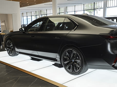 2026�� 740Li ��Ӱ��ذ� M���ܰ��˶���װ