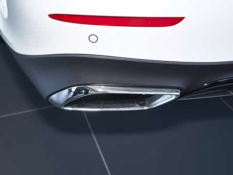 2025�� �Ŀ� E 300 �������˶���