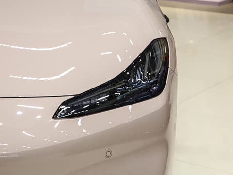 2025�� �Ŀ� 710 Max��