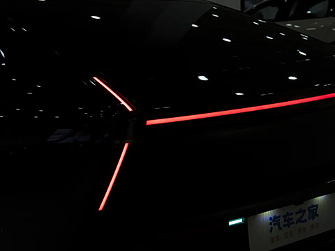 2025�� 820 Max