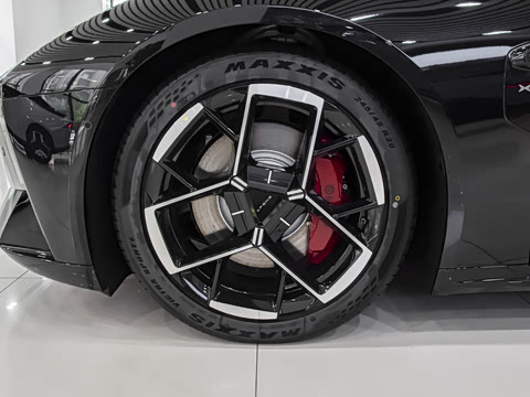 2025�� 820 Max