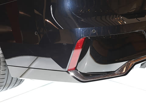 2026�� 735Li M�˶���װ