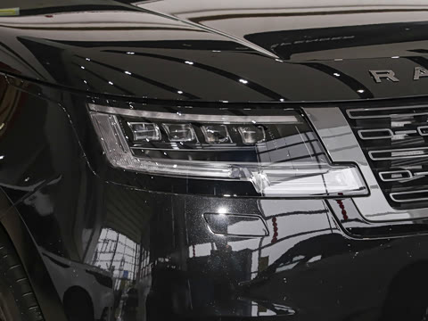 2026�� 3.0 L6 400PS SE�����