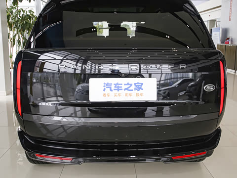 2026�� 3.0 L6 400PS SE�����