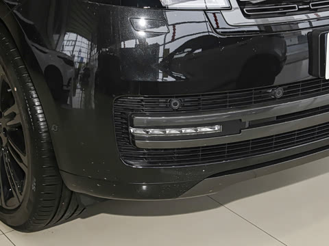 2026�� 3.0 L6 400PS SE�����