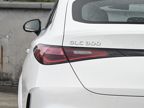 2026�� �Ŀ� GLC 300 4MATIC ����SUV