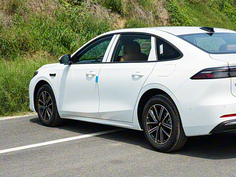 2025�� EM-i 70km ������