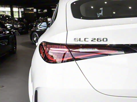 2025�� �Ŀ� GLC 260 4MATIC ����SUV