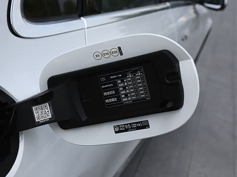 2025�� �Ŀ� E 300 L ʱ���˶���