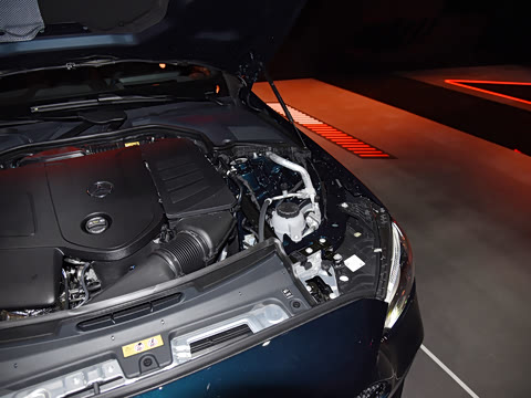 2026�� C 260 L �ҹ�˶���