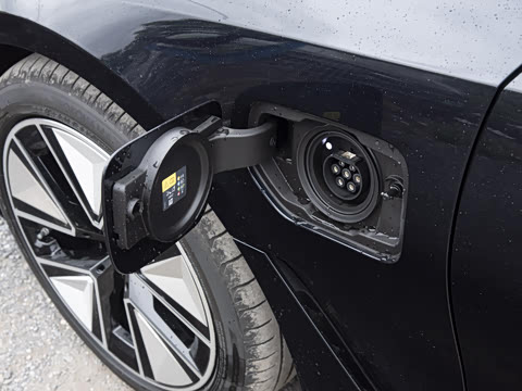 2026�� eDrive 40 L ��ҹ�˶���װ