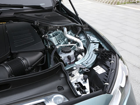 2025�� �Ŀ� E 260 L �˶���