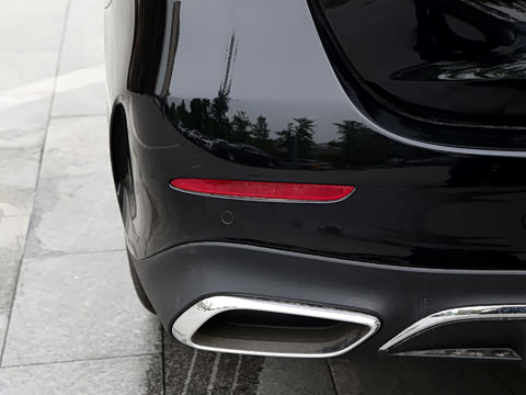 2026�� �Ŀ� E 300 L �����˶���
