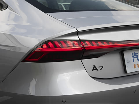 2025�� 55 TFSI quattro ������