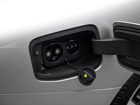 2025�� 750 ���������� Ultra