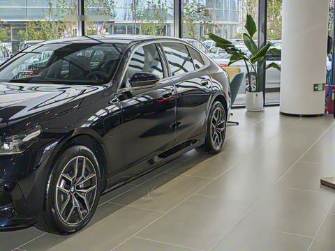 2026�� eDrive 40L M�˶���װ