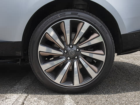 2026�� 4.4 V8 SV����� ����
