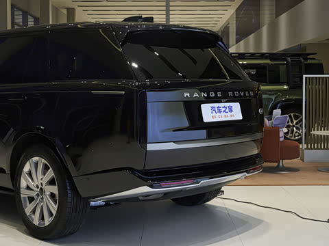 2026�� 3.0 L6 400PS SE�����