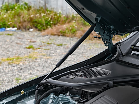 2026�� E 300 L ������