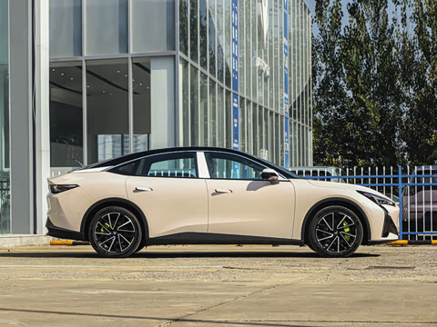 2025�� �Ŀ� 560MAX 185kW