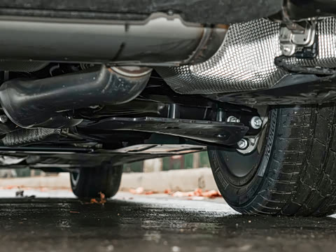 2026�� 330Li M�˶���ҹ��װ