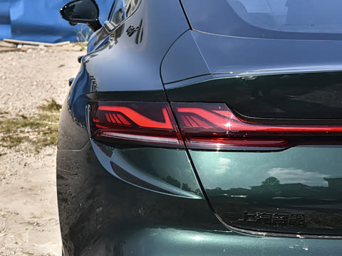 2026�� 2.0T Trophy+ �����˶���